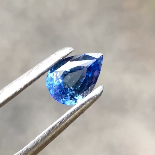 Luxurious Natural Blue Sapphire Excellence of Vibrant Blue Color and VS Clarity